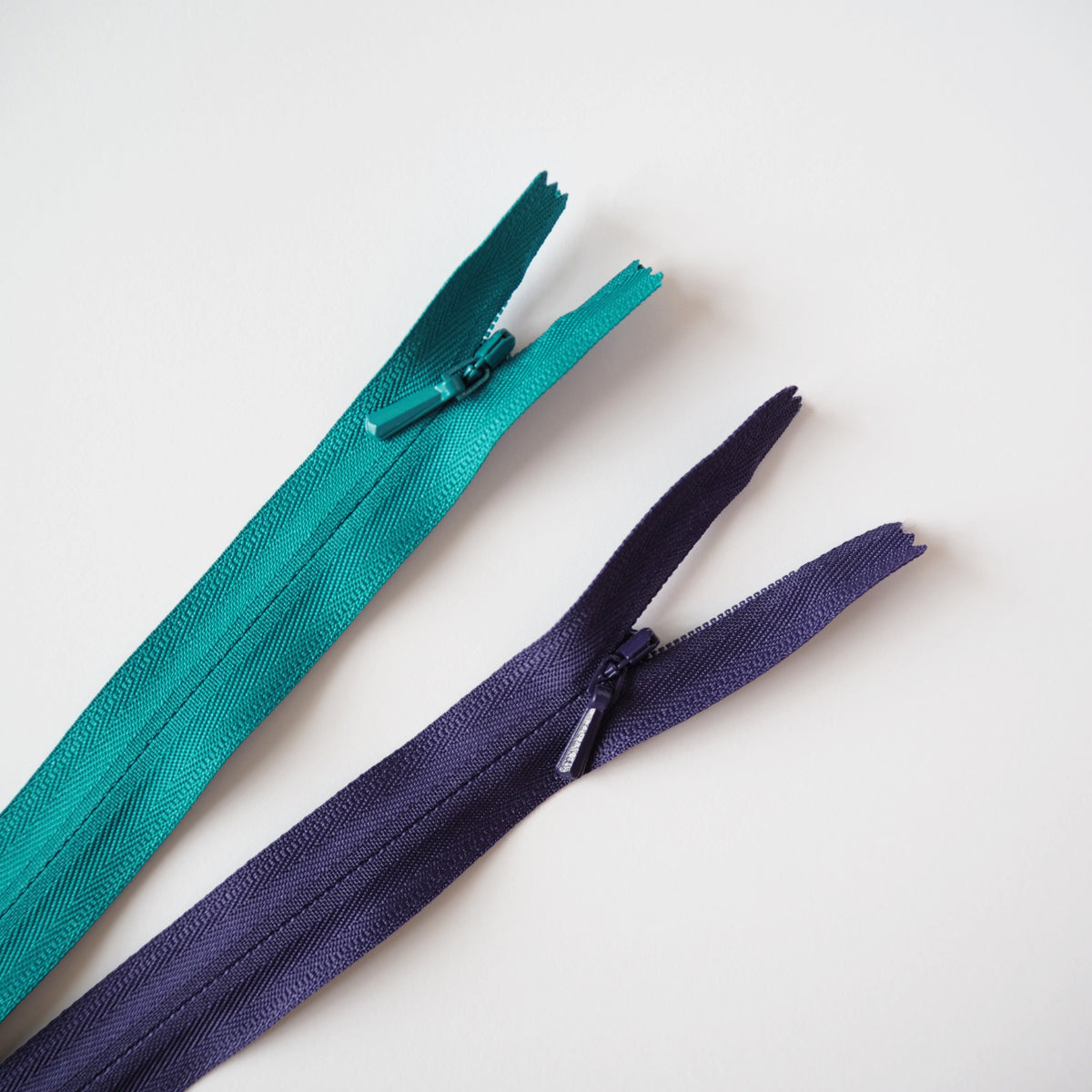 YKK 41cm/16" Concealed Zip – Guthrie & Ghani