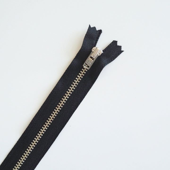 9"/23cm Silver Metal Teeth Zip