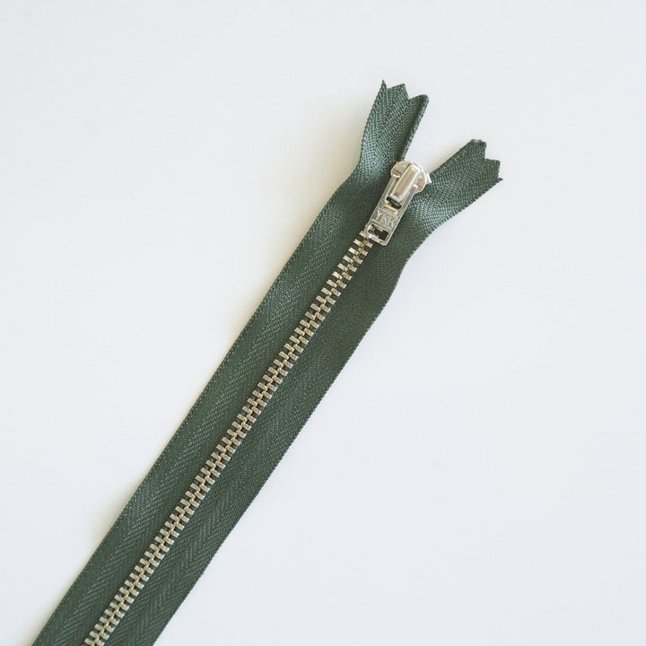 9"/23cm Silver Metal Teeth Zip
