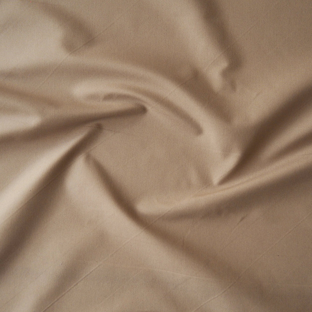 Sand waxed cotton fabric with water-resistant finish for outerwear sewing.