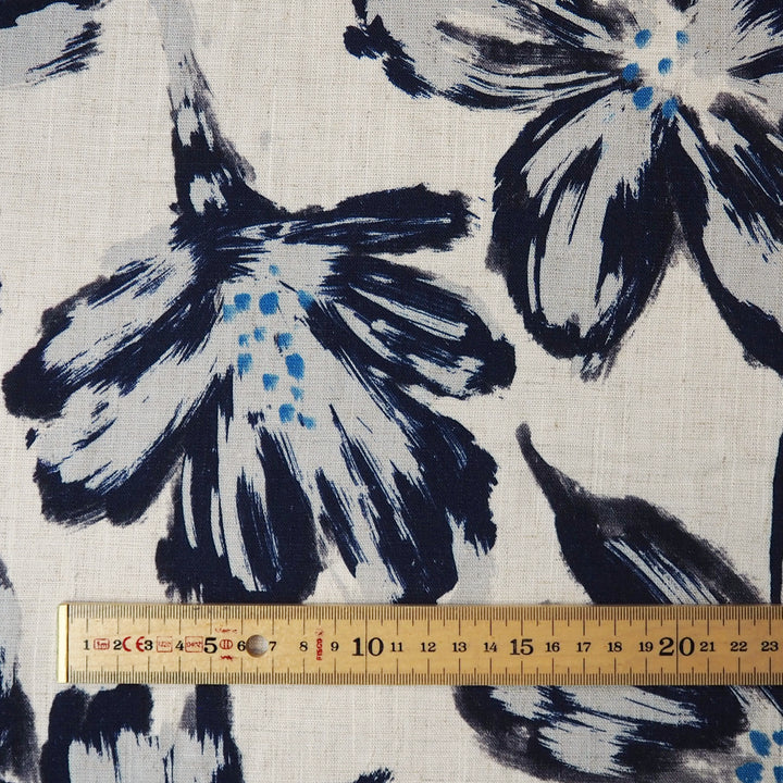 Expressive floral viscose linen fabric for dressmaking