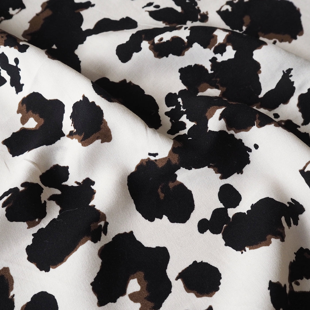 Savanna printed viscose fabric for dressmaking with fluid drape