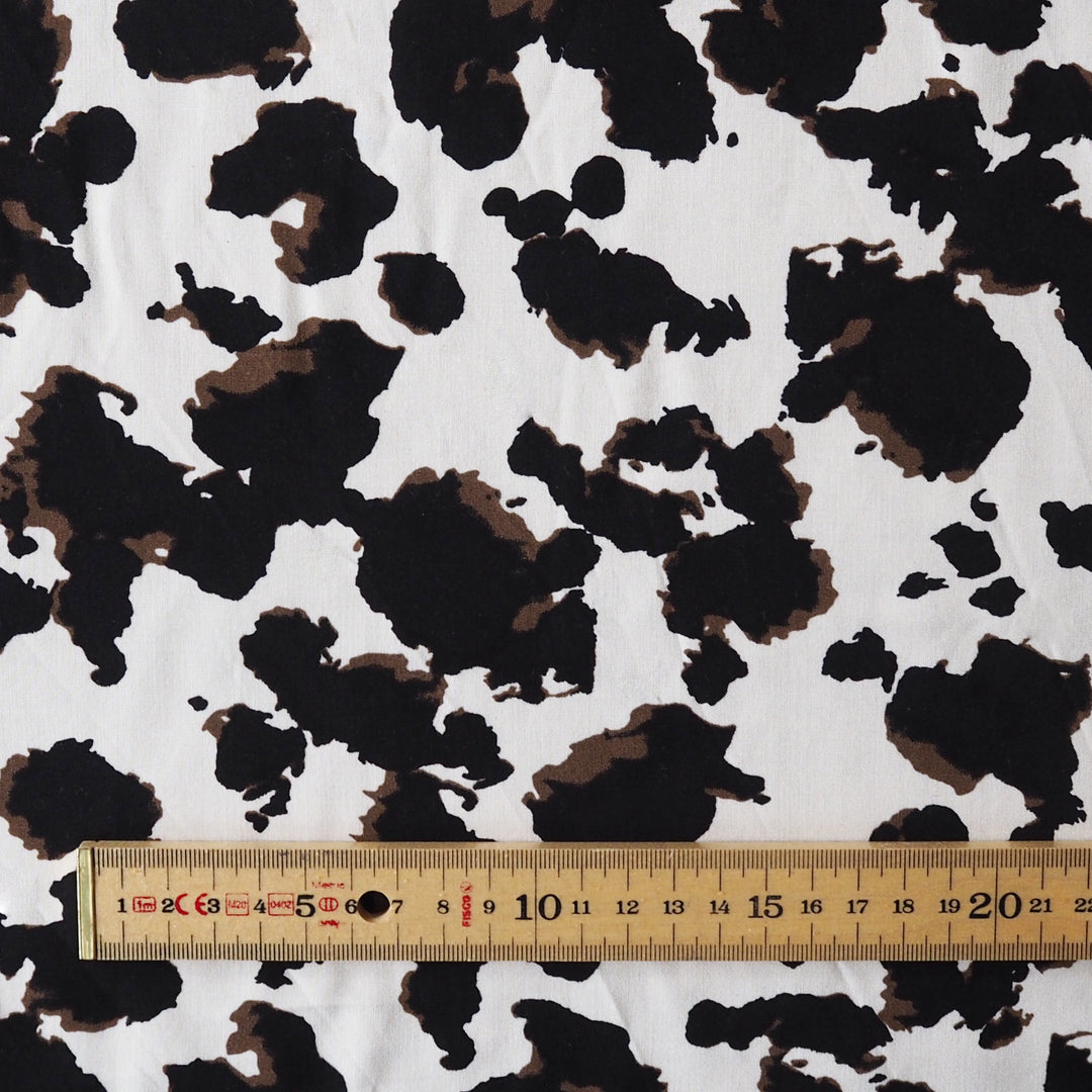 Savanna printed viscose fabric for dressmaking with fluid drape