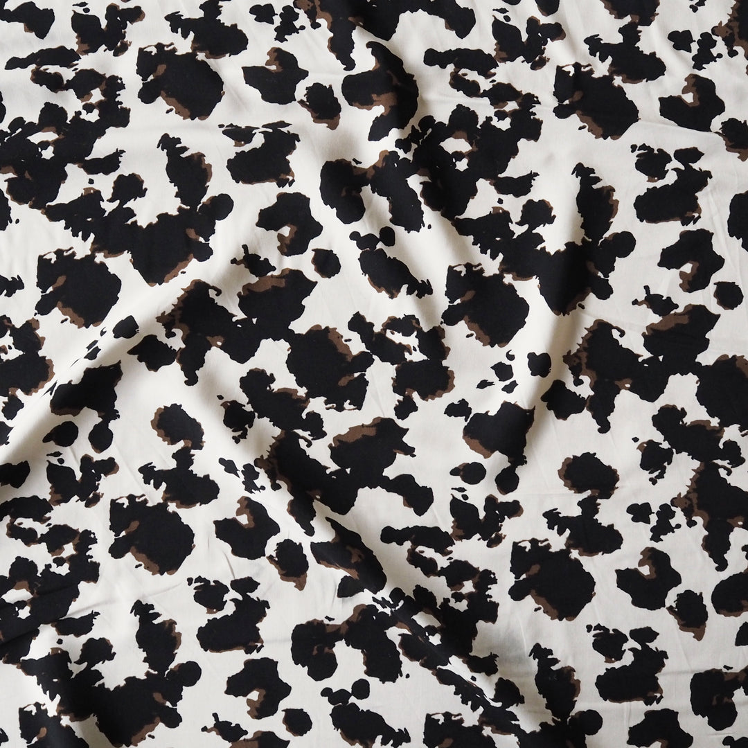 Savanna printed viscose fabric for dressmaking with fluid drape