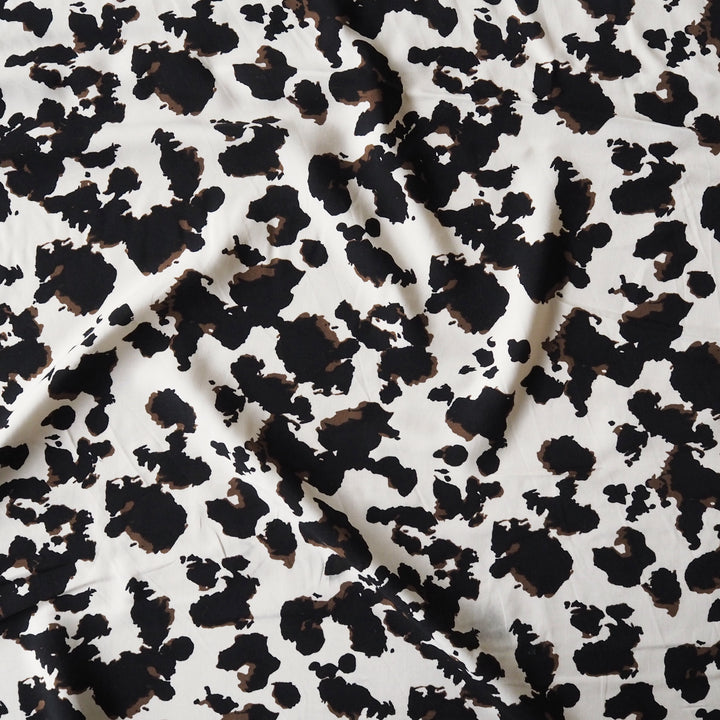 Savanna printed viscose fabric for dressmaking with fluid drape