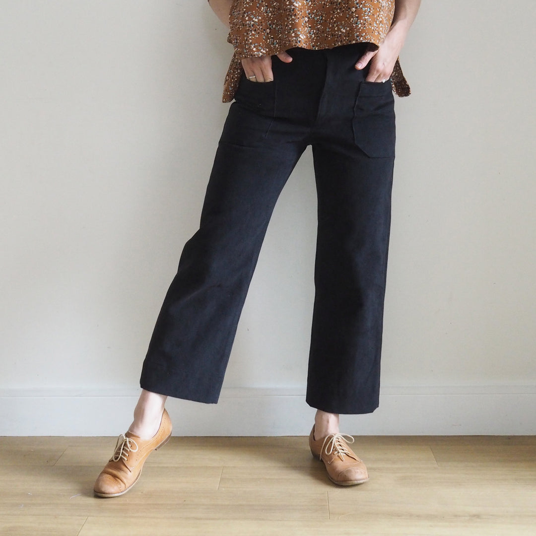 Oxbow trousers in black denim with fitted waist and straight leg silhouette and cropped version